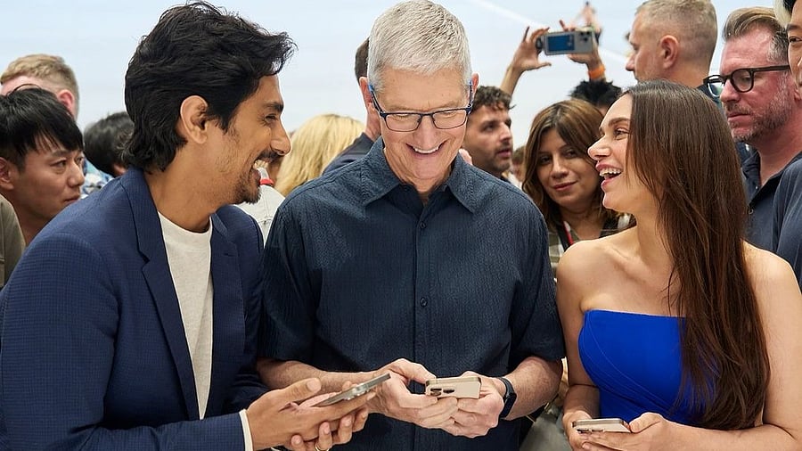 <div class="paragraphs"><p>Apple CEO Tim Cook flanked by&nbsp;Siddharth and Aditi Rao Hydari at the&nbsp;Apple Event 2024 in&nbsp;California, US.</p></div>